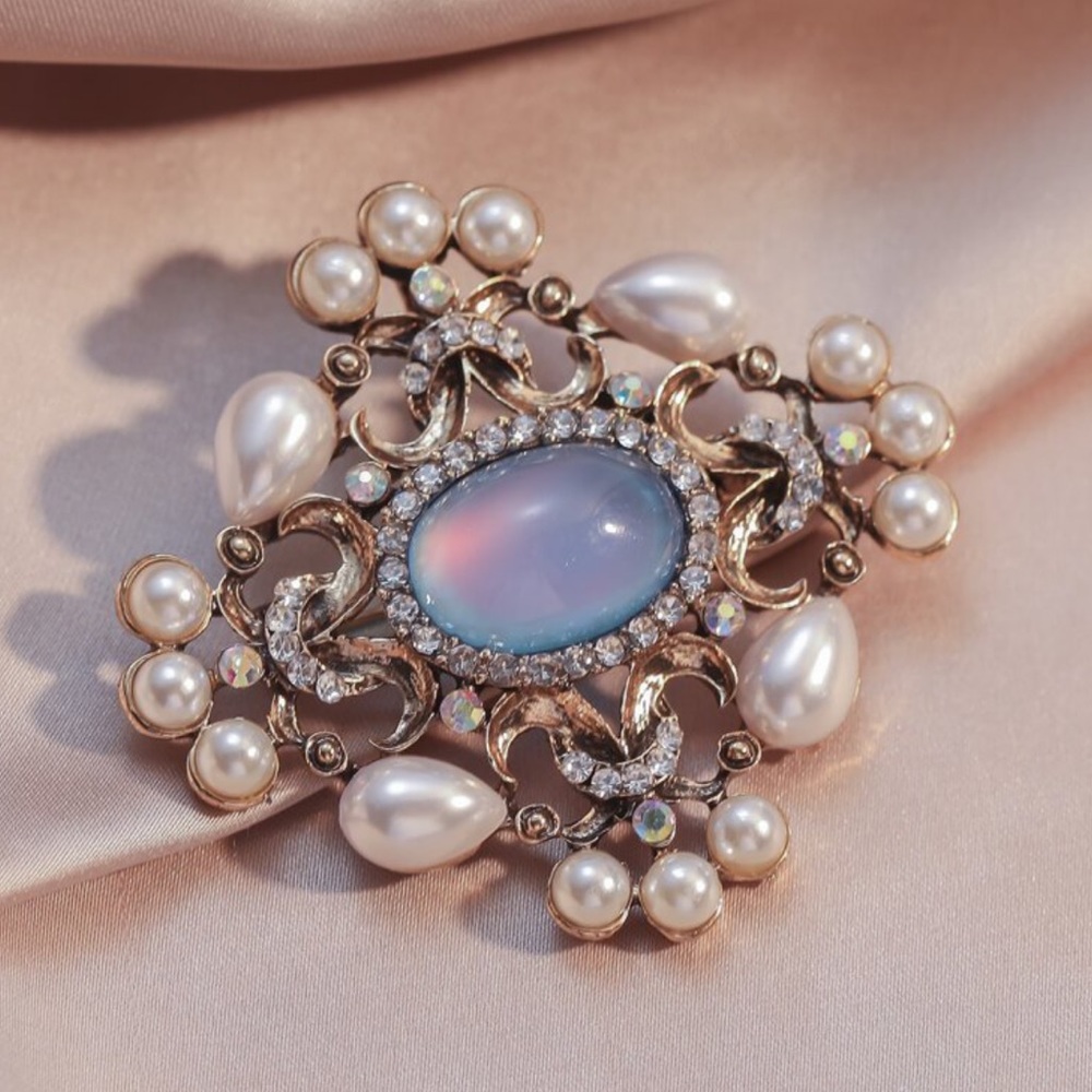 Luxe vintage pearls and rhinestone brooch
